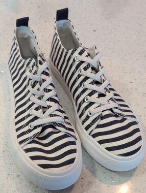 SERRA Memory Foam Striped Canvas Lace Sneakers - Navy & White Size 8 Woman's New